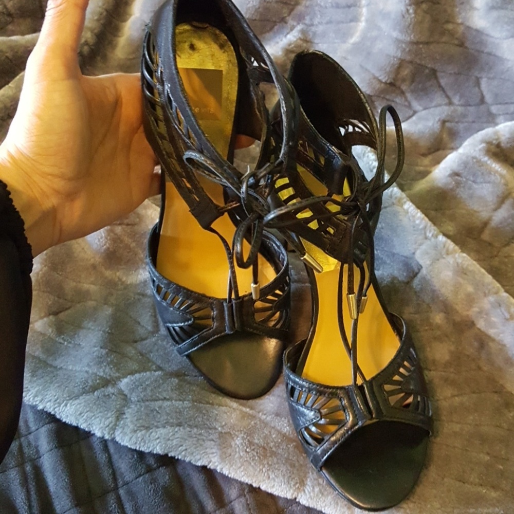 Shoes - Picture 4 of 4